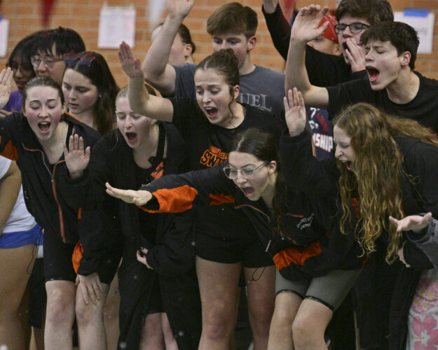 Shore 400 free relay team has exciting finish on Day 2 of districts